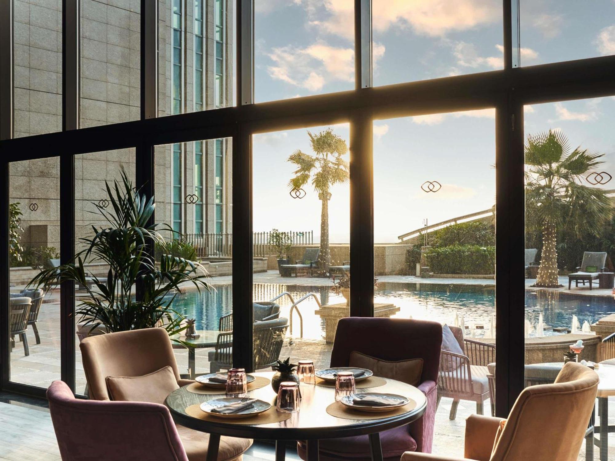 Hotel Sofitel Abu Dhabi Corniche Esterno foto